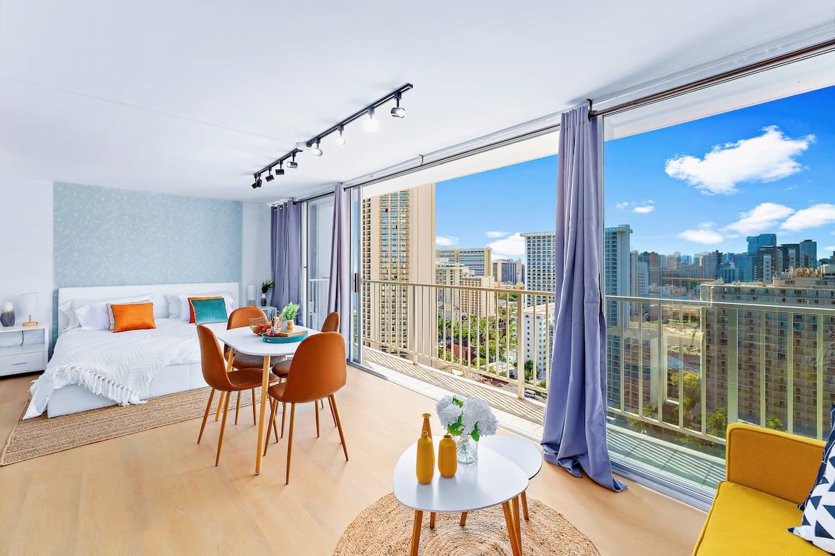 Condo in Honolulu · ★4.92 · Studio · 1 bed · 1 private bath - Photo 2