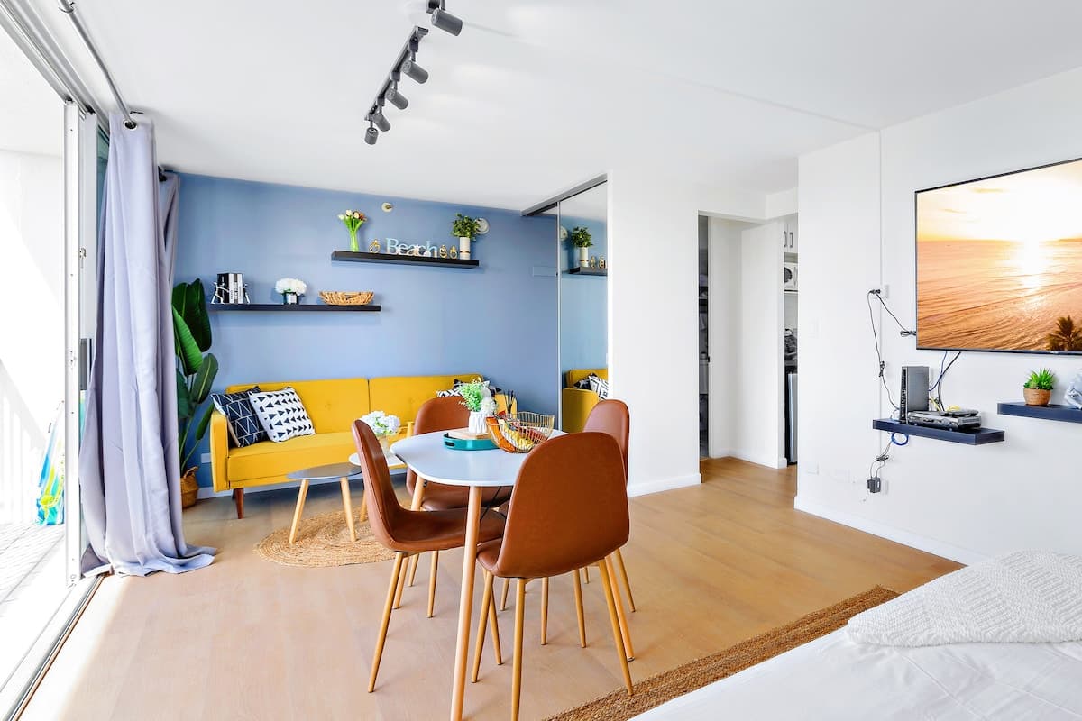 Condo in Honolulu · ★4.92 · Studio · 1 bed · 1 private bath - Photo 5