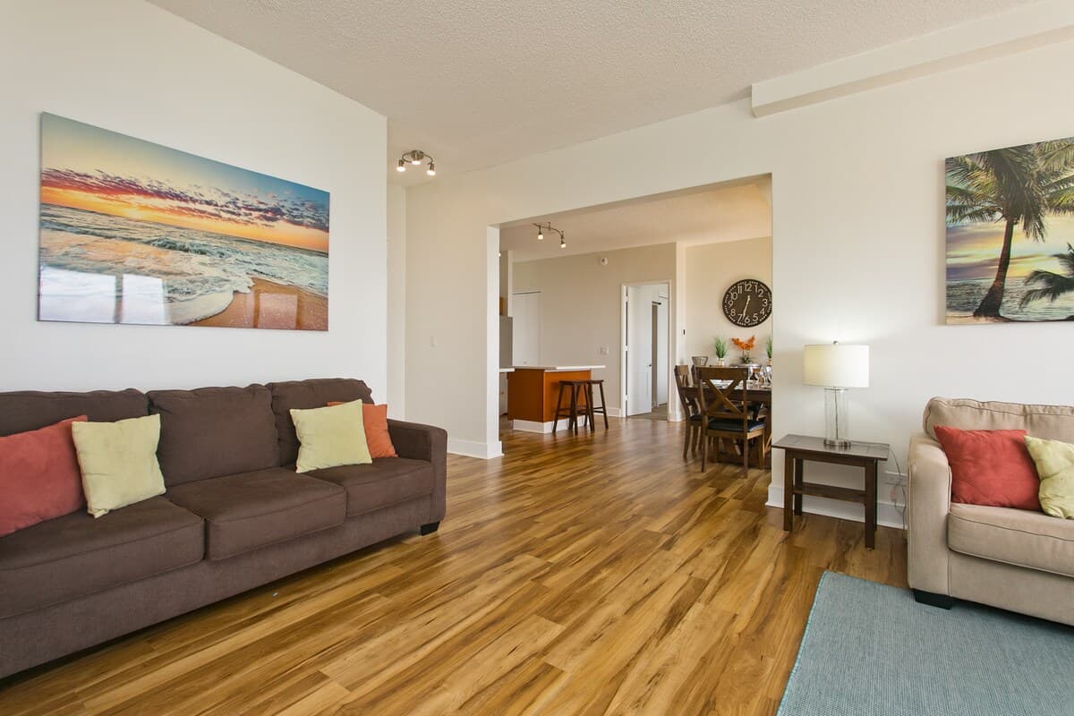 Condo in Honolulu · ★4.86 · 2 bedrooms · 4 beds · 2 private baths - Photo 5