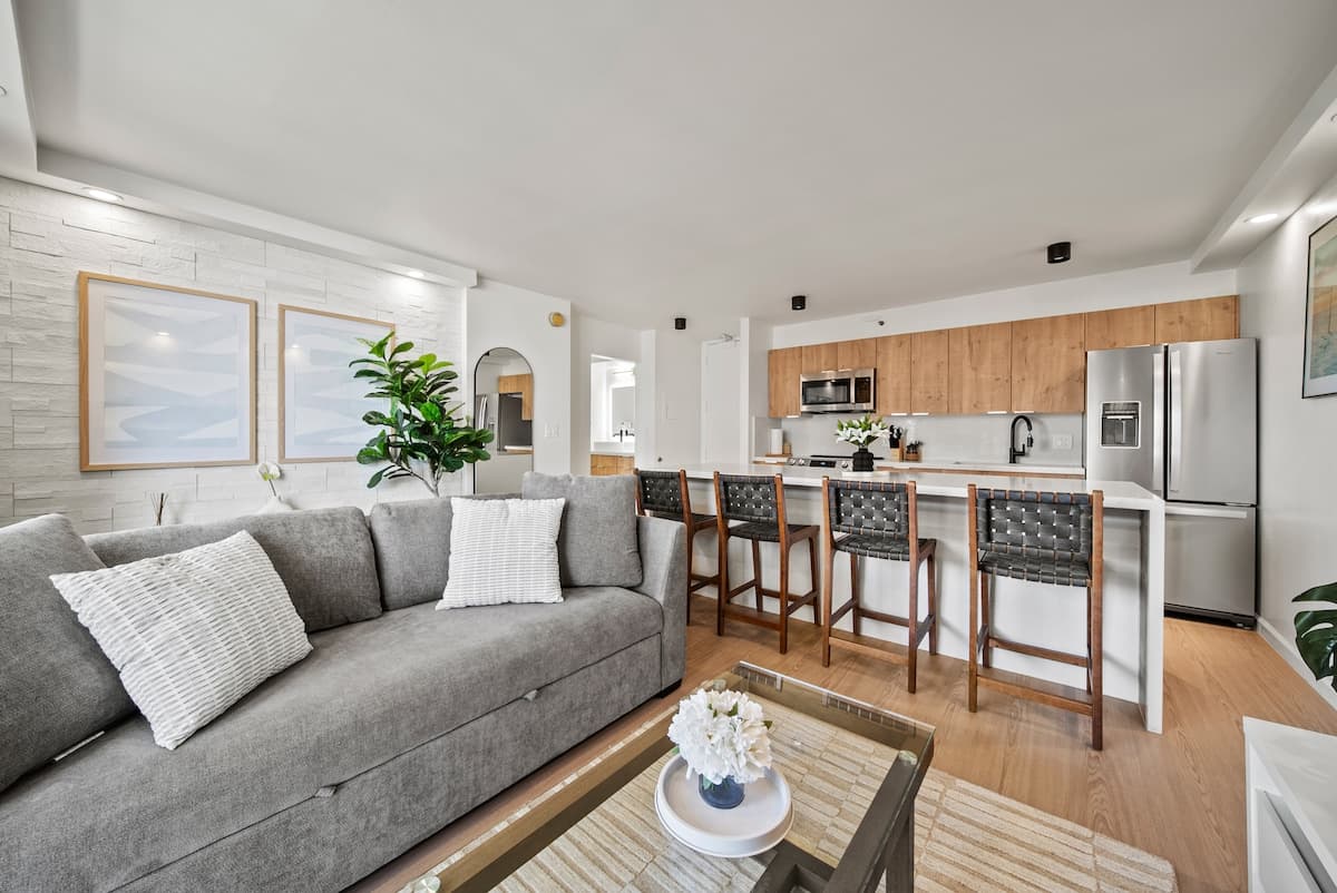 Boutique 1bdrm w/Free Parking - Photo 1