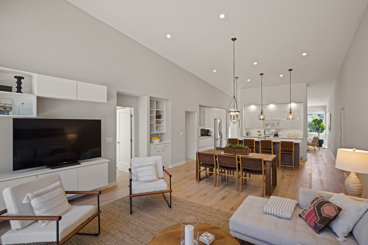 Carmel Stone Fireplace Home, Modern & Spacious - Photo 4