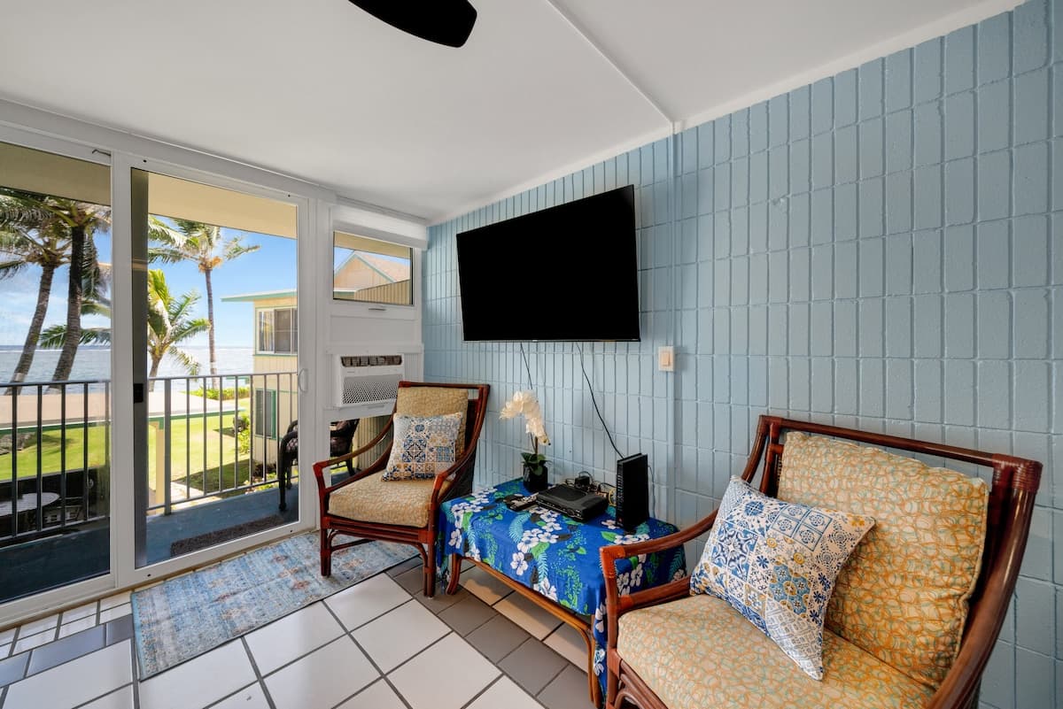 Condo in Hauula · ★4.82 · Studio · 2 beds · 1 private bath - Photo 4