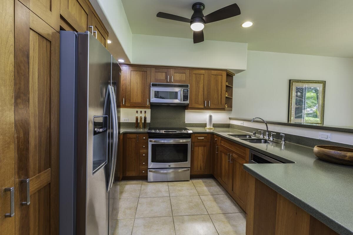 Condo in Princeville · ★4.81 · 1 bedroom · 2 beds · 2 private baths - Photo 3