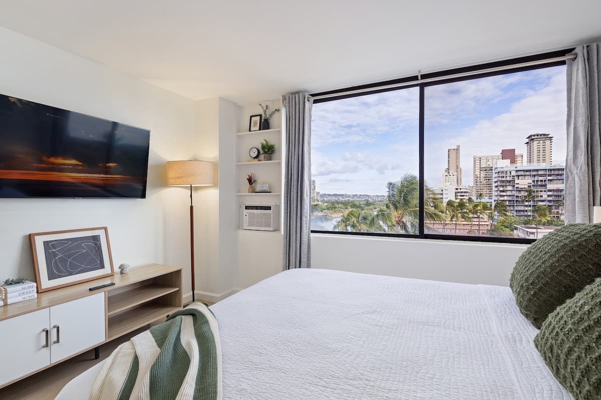 Cozy Waikiki Dream with Ala Wai View - Photo 3