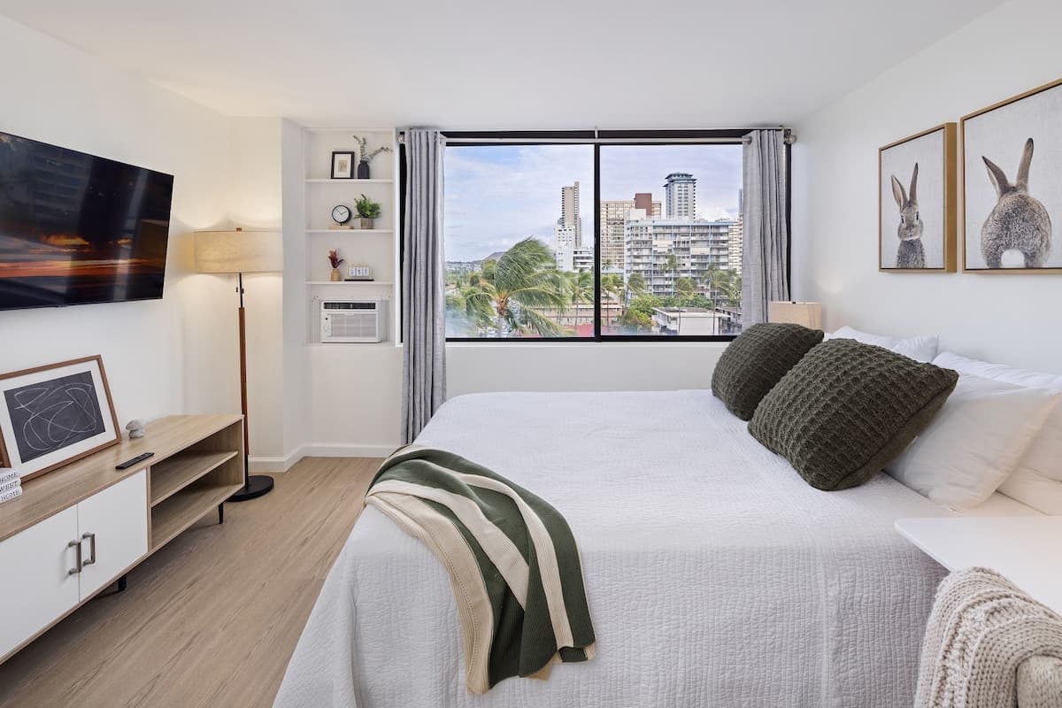 Cozy Waikiki Dream with Ala Wai View - Photo 2