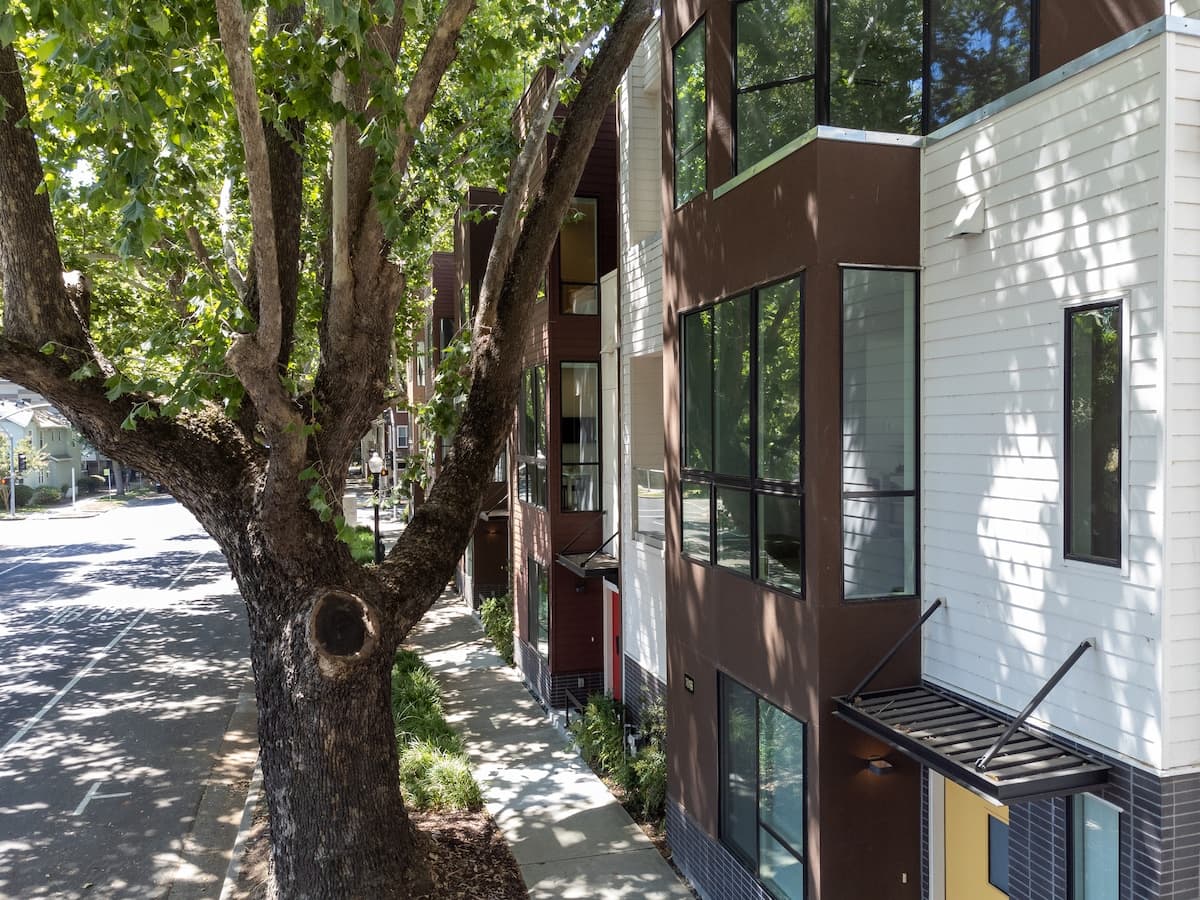 Treehouse on 5th Rooftop + EV Charger downtown - Photo 1