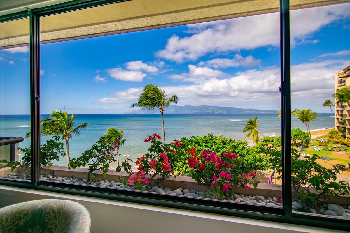 Condo in Lahaina · ★4.83 · 2 bedrooms · 8 beds · 2 baths - Photo 5