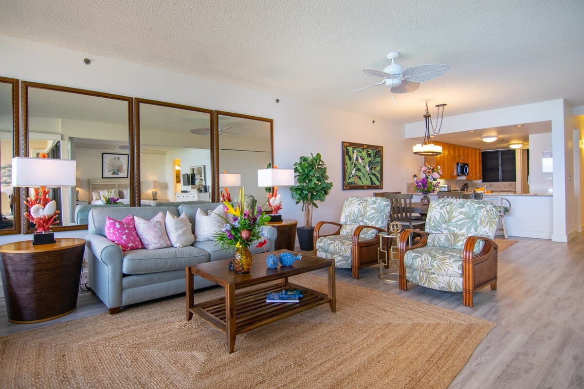 Condo in Lahaina · ★4.83 · 2 bedrooms · 8 beds · 2 baths - Photo 3