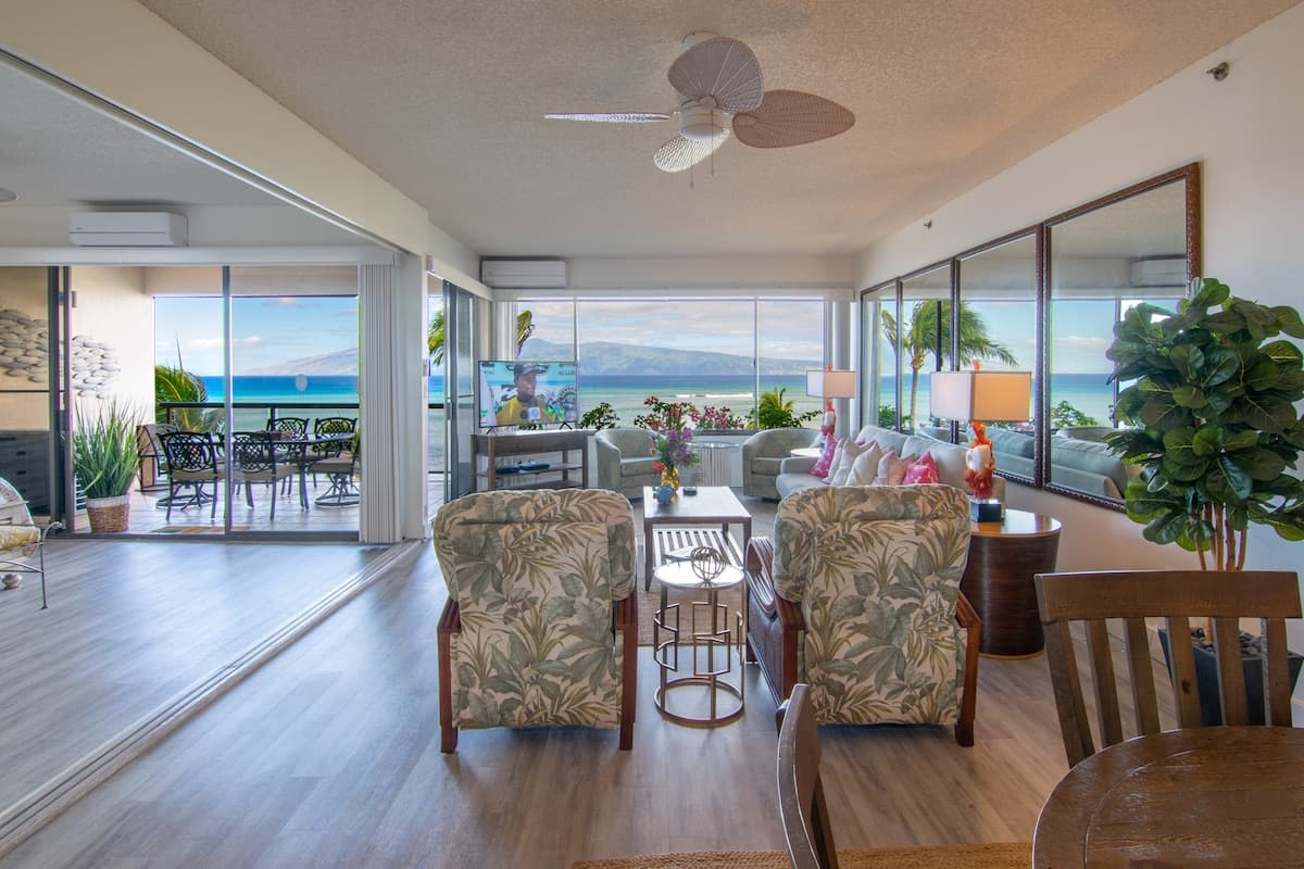Condo in Lahaina · ★4.83 · 2 bedrooms · 8 beds · 2 baths - Photo 4