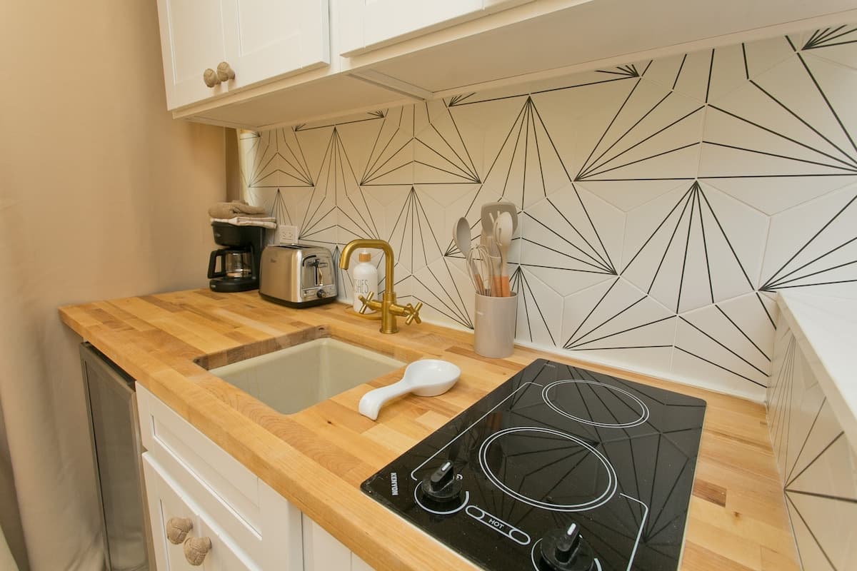 Boho Studio, Central Waikiki, 1 Block to Beach - Photo 2