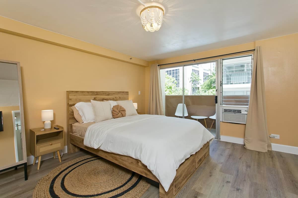 Boho Studio, Central Waikiki, 1 Block to Beach - Photo 1