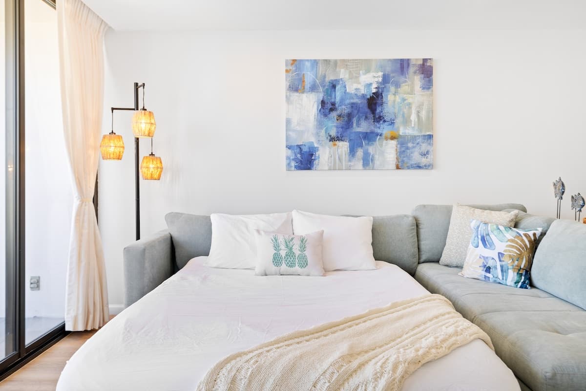 Condo in Honolulu · ★4.9 · 1 bedroom · 2 beds · 1 private bath - Photo 1