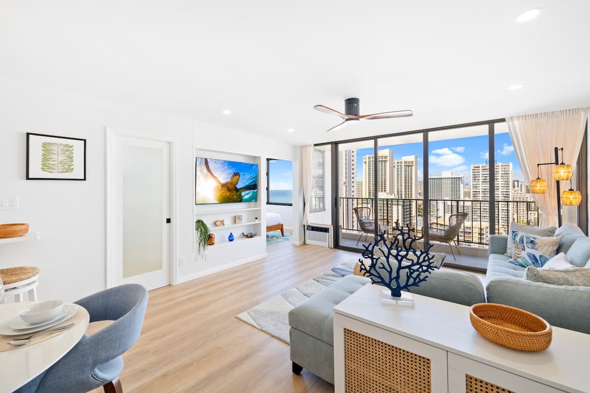 Condo in Honolulu · ★4.9 · 1 bedroom · 2 beds · 1 private bath - Photo 2