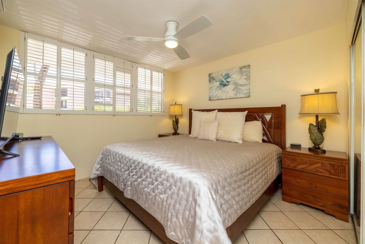 Condo in Wailuku · ★4.99 · 1 bedroom · 1 bed · 1 private bath - Photo 1