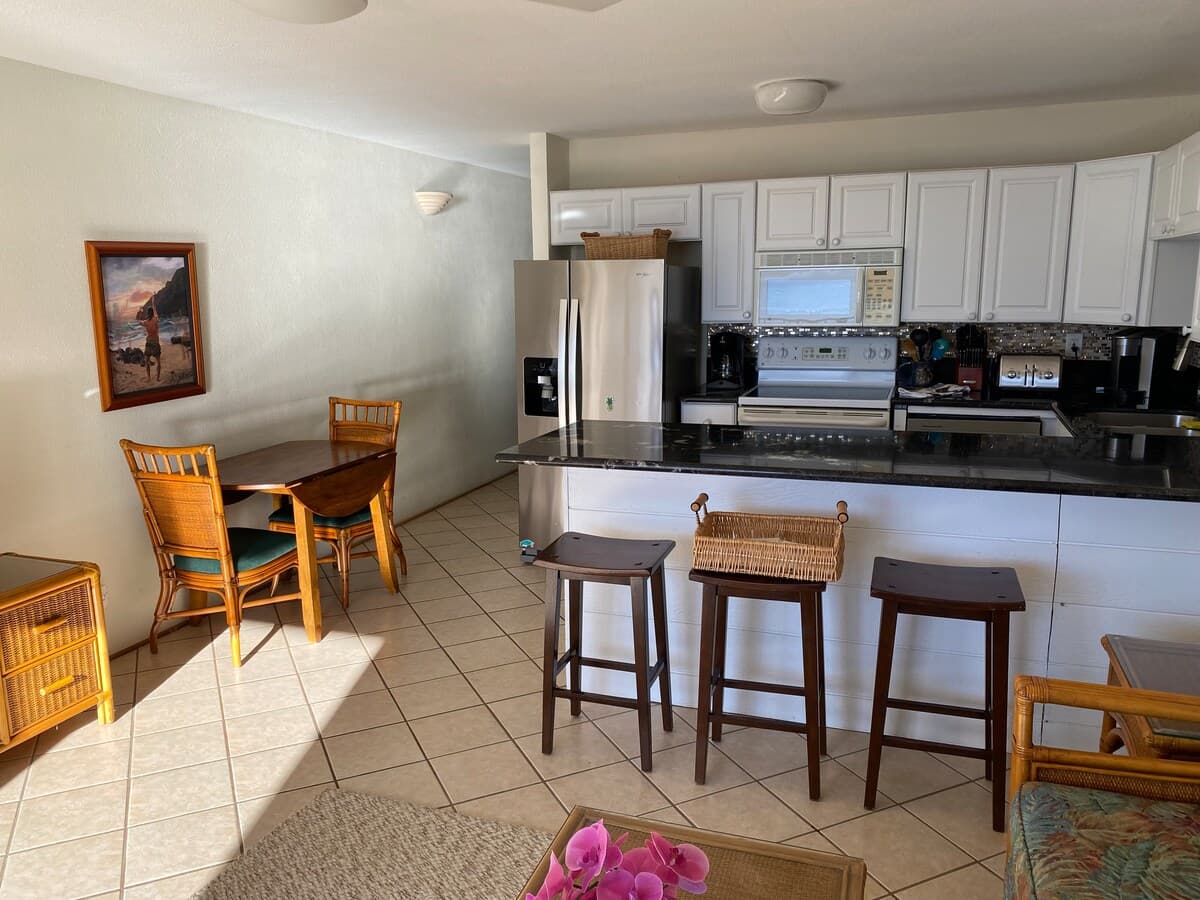 Condo in Wailuku · ★4.99 · 1 bedroom · 1 bed · 1 private bath - Photo 5