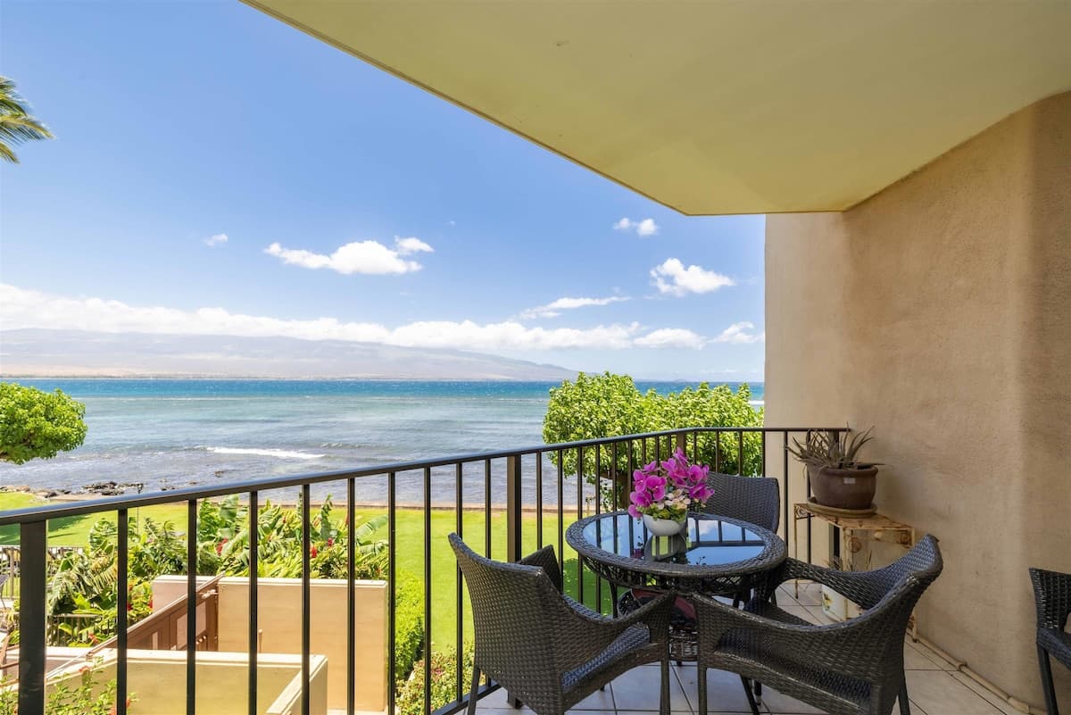 Condo in Wailuku · ★4.99 · 1 bedroom · 1 bed · 1 private bath - Photo 2