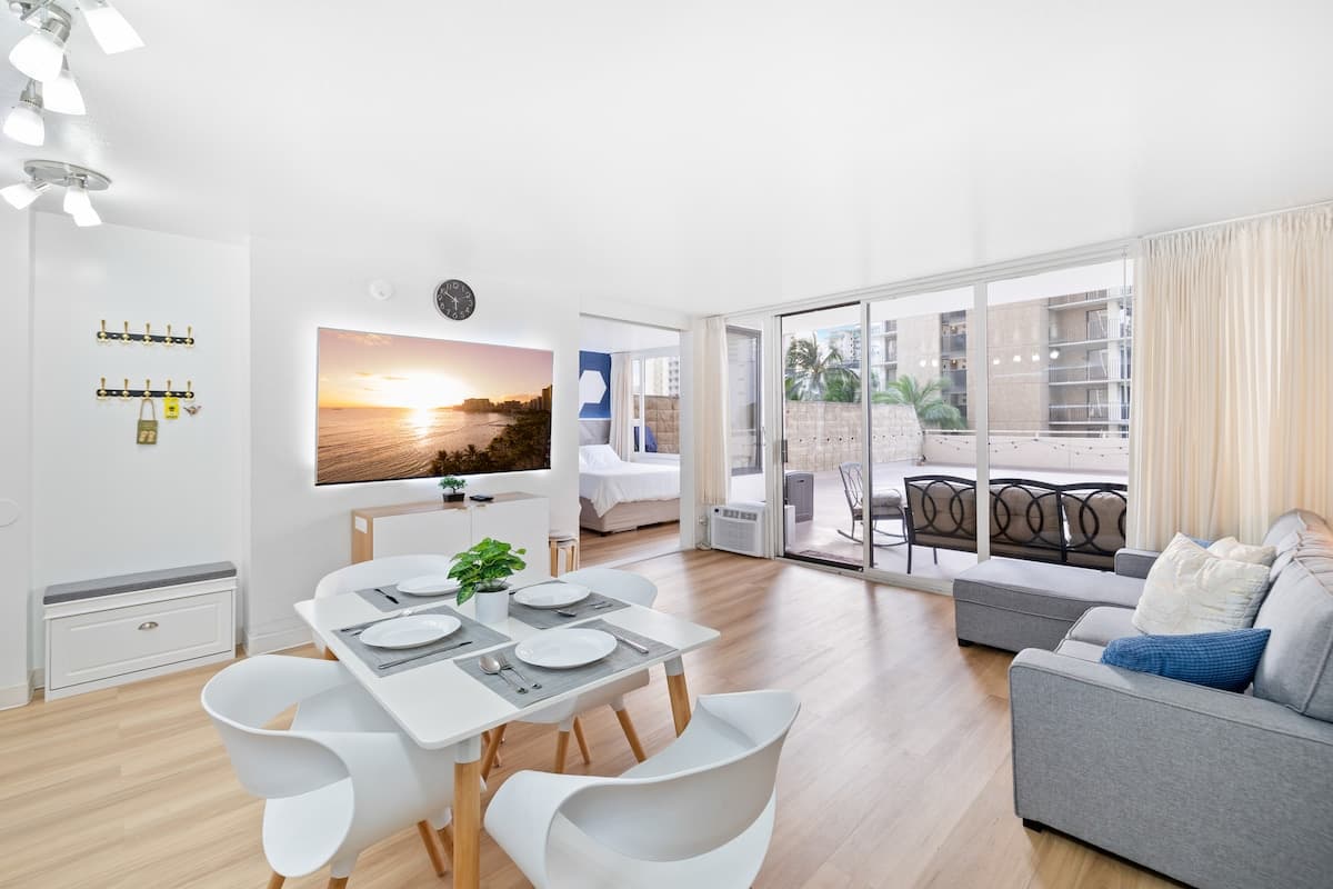 Huge patio | Modern | Washer | Free park | 5'Beach - Photo 2
