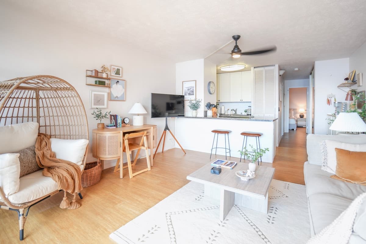 Condo in Wailuku · ★4.98 · 1 bedroom · 2 beds · 1 private bath - Photo 2