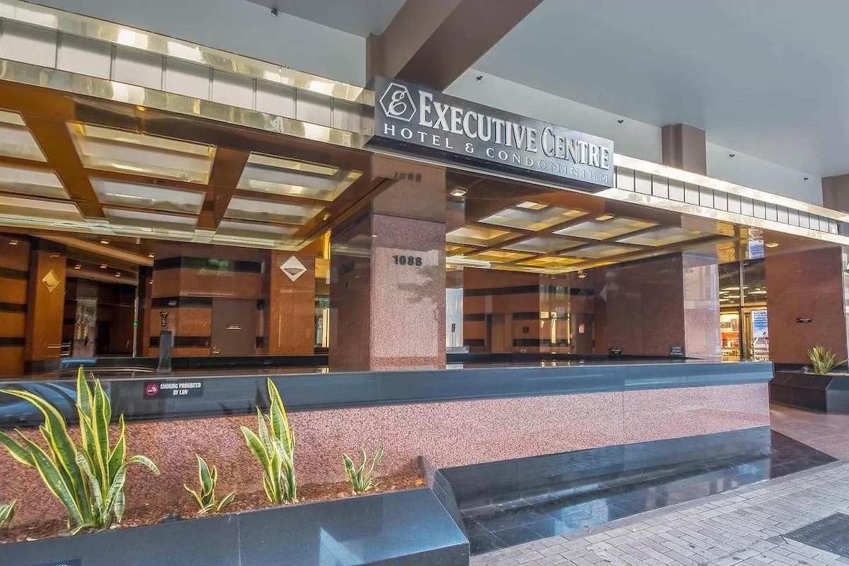 Condo in Honolulu · ★4.95 · 1 bedroom · 3 beds · 1 private bath - Photo 5