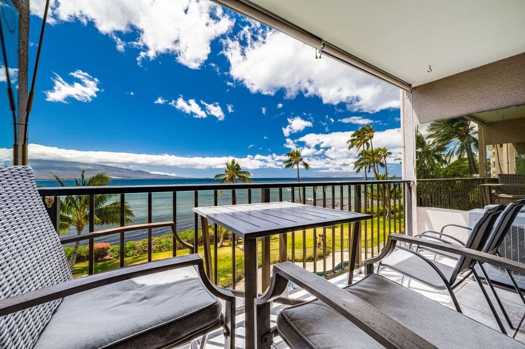 Condo in Wailuku · ★4.9 · 1 bedroom · 1 bed · 1 bath - Photo 1