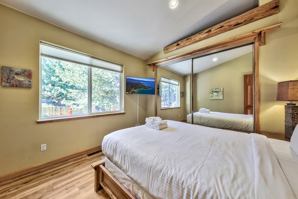 Tahoe Pines Hot Tub, Pool Table, Near Heavenly - Photo 3