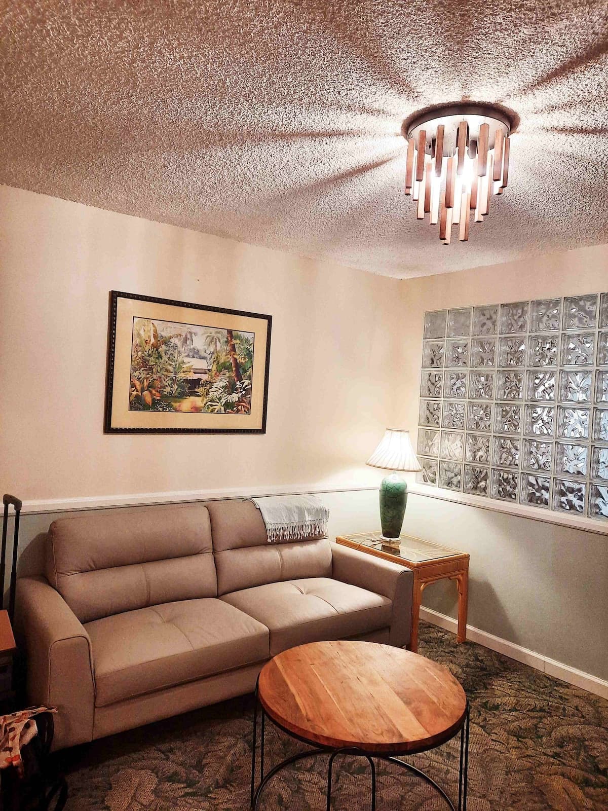 Spacious Downtown 1-Bedroom Condo - FREE Parking - Photo 5
