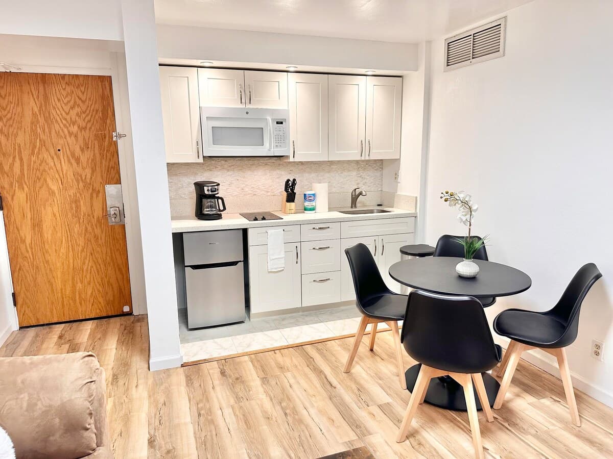 Downtown Honolulu 1 Bedroom Suite Executive Centre - Photo 4