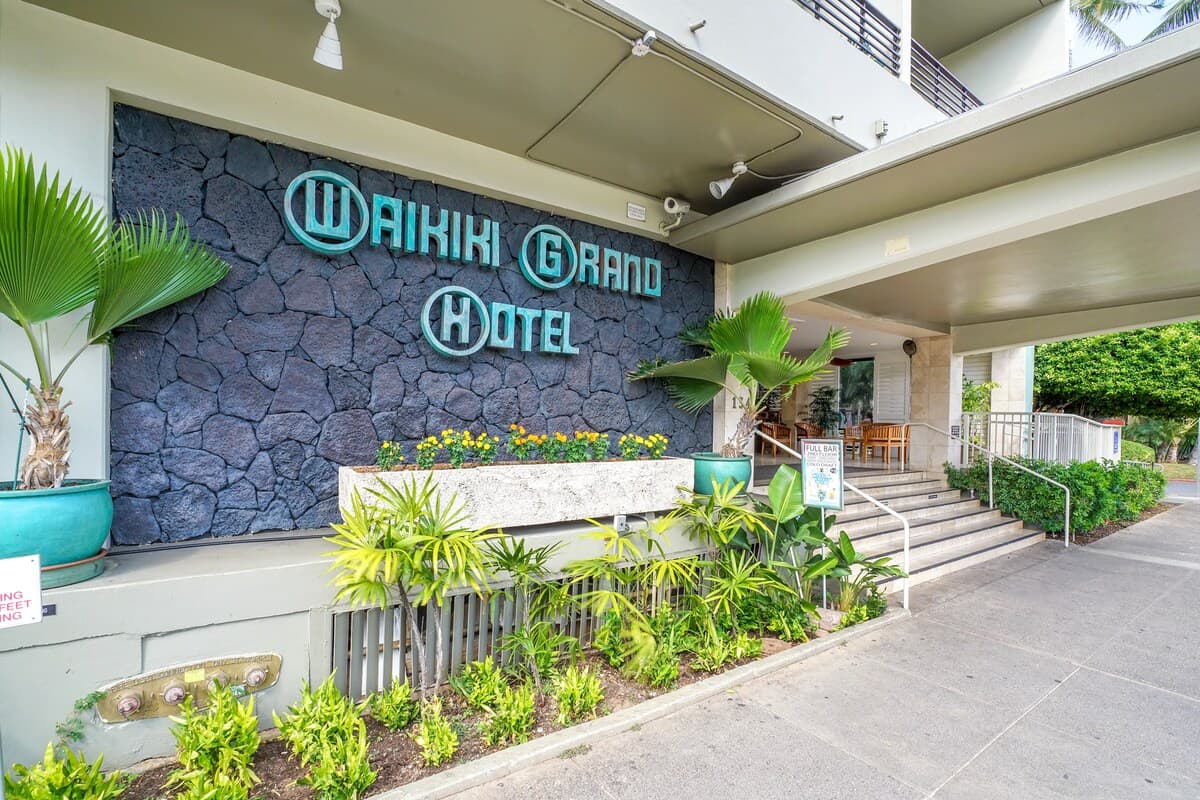 The Green Room at Waikiki Grand - Photo 4