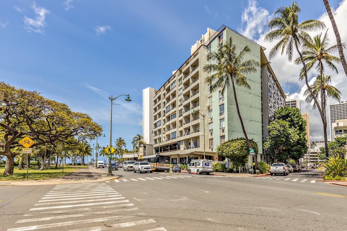 The Green Room at Waikiki Grand - Photo 3
