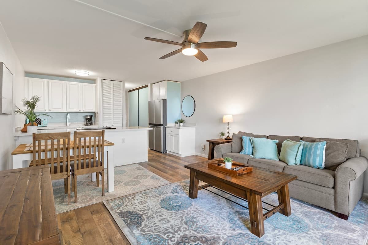 Steps to Charley Young Beach • Remodeled• Pool •AC - Photo 4