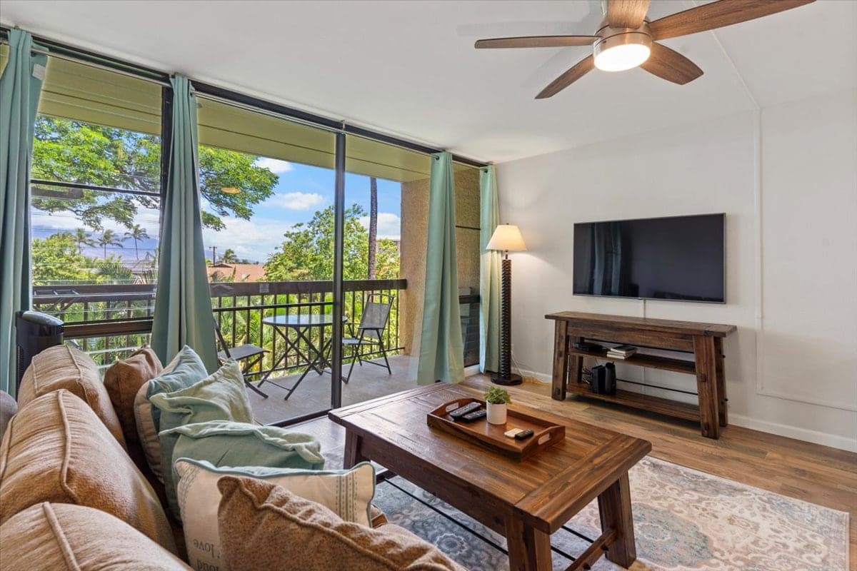 Steps to Charley Young Beach • Remodeled• Pool •AC - Photo 3