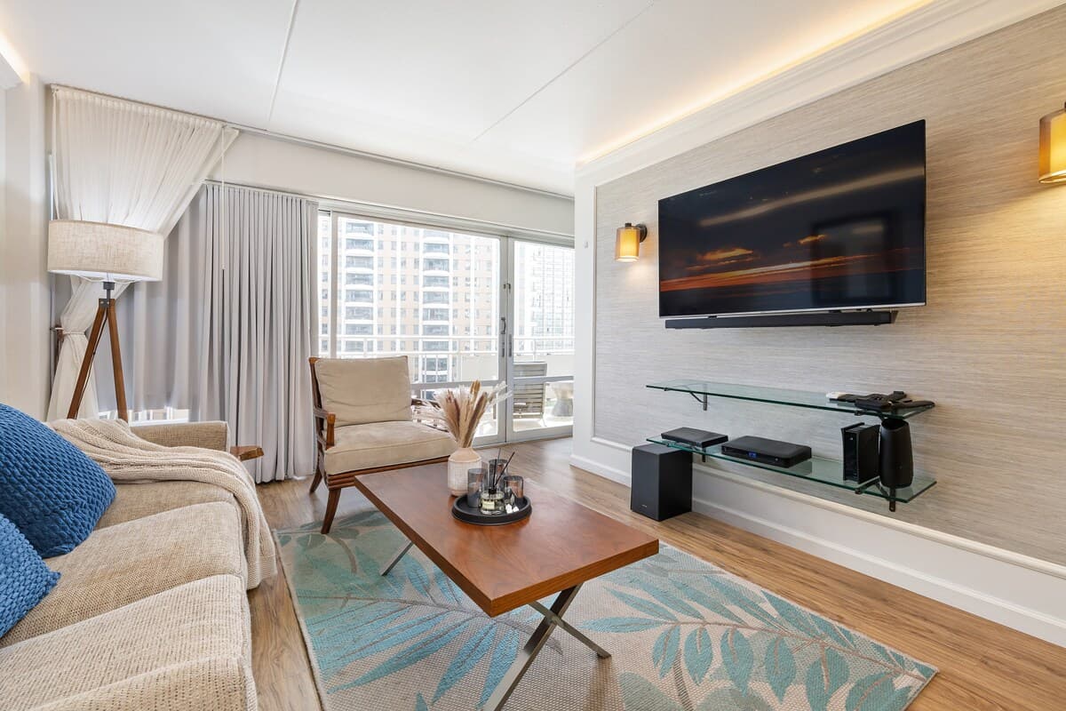 12F Oasis: Studio with Balcony and Ocean Scene - Photo 3