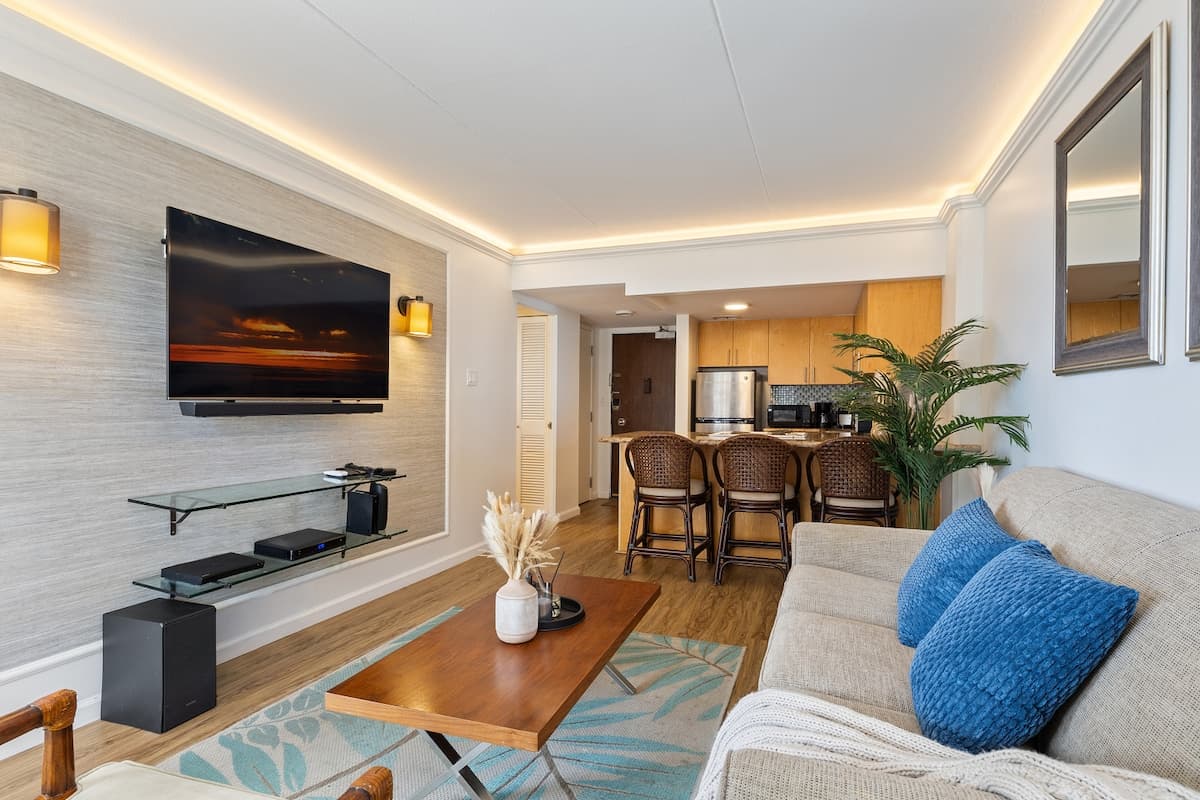12F Oasis: Studio with Balcony and Ocean Scene - Photo 4