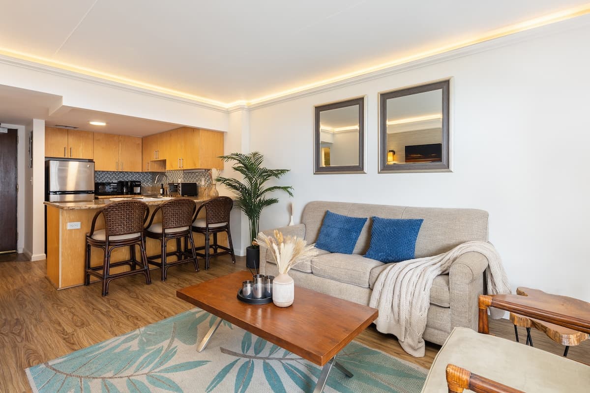 12F Oasis: Studio with Balcony and Ocean Scene - Photo 1