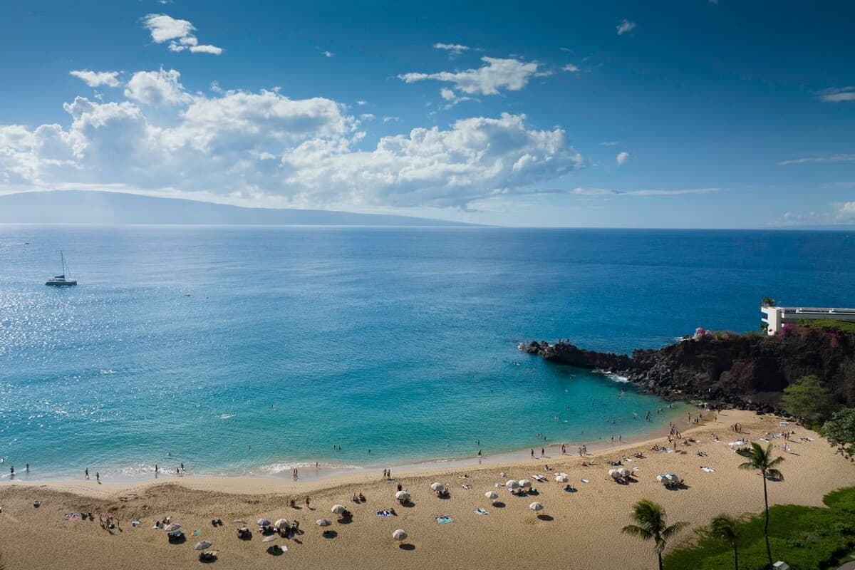 Hotel in Lahaina · ★5.0 · 2 bedrooms · 4 beds · 2 shared baths - Photo 2