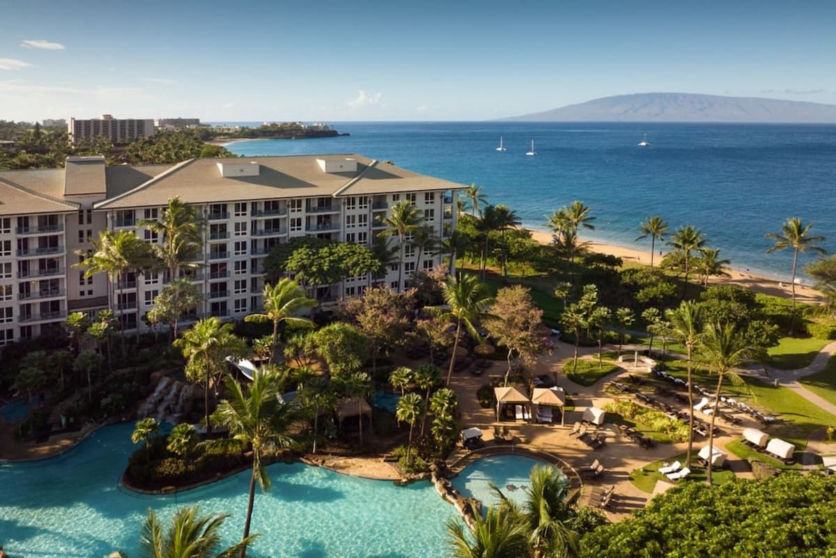 Hotel in Lahaina · ★5.0 · 2 bedrooms · 4 beds · 2 shared baths - Photo 4
