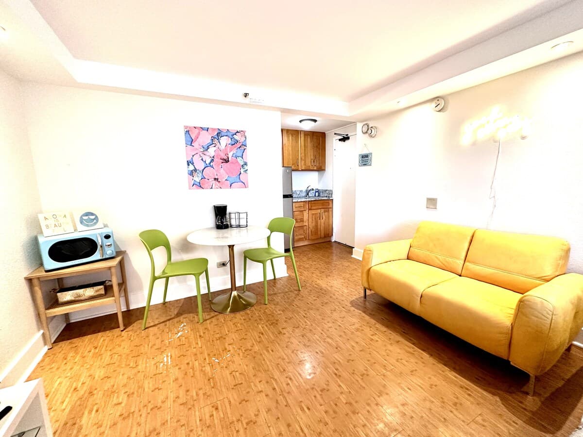 Condo in Honolulu · ★4.9 · Studio · 1 bed · 1 private bath - Photo 3