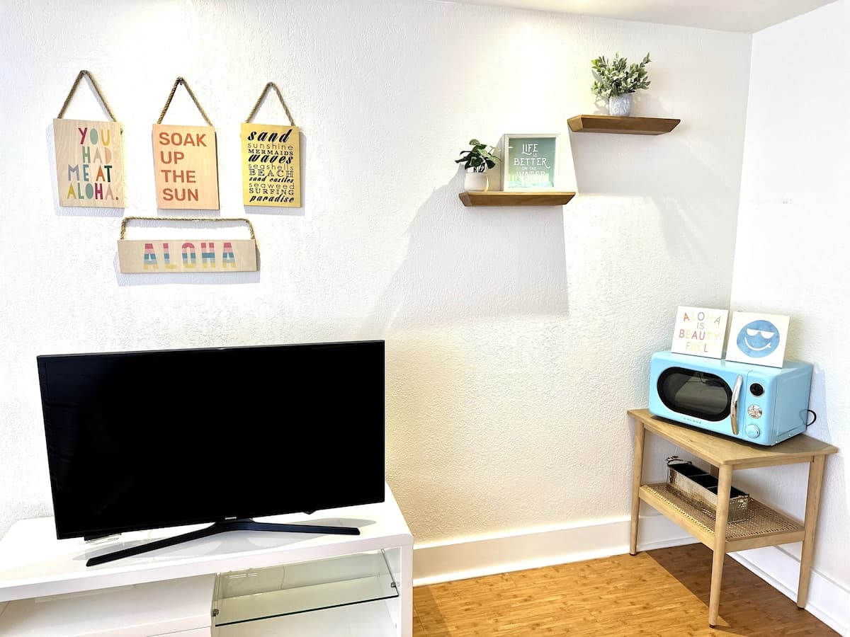 Condo in Honolulu · ★4.9 · Studio · 1 bed · 1 private bath - Photo 5