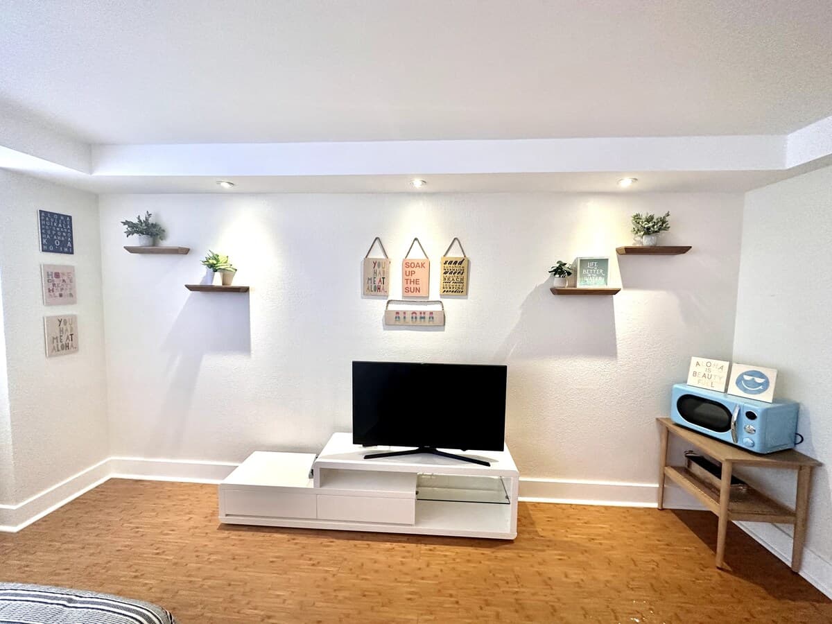 Condo in Honolulu · ★4.9 · Studio · 1 bed · 1 private bath - Photo 4