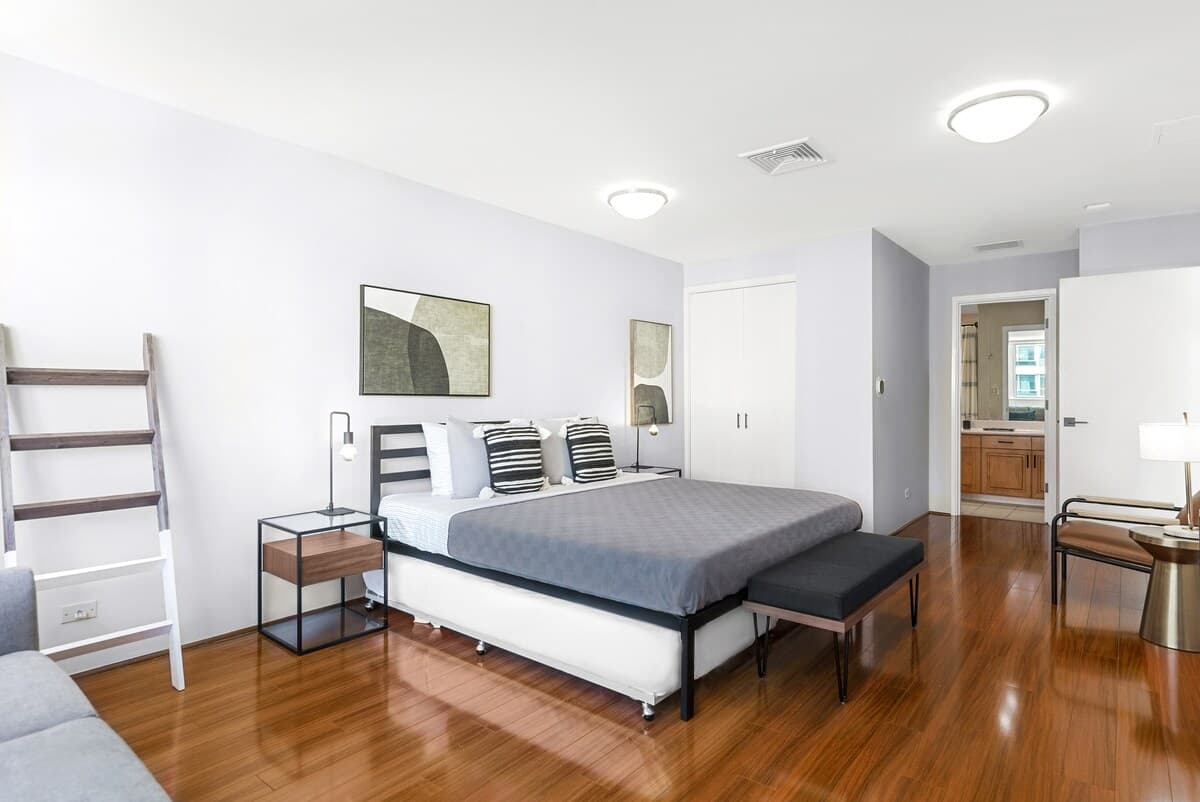 Penthouse | 1,700 sq ft | 3BR/2BA | Parking | Pool - Photo 2