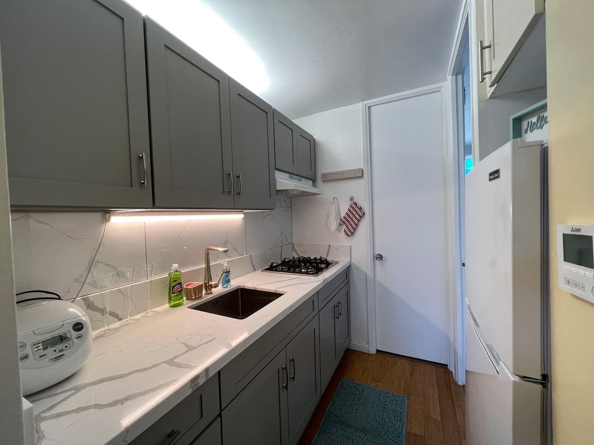 Elegant Waikiki Apt 3b/2b, Free parking - Photo 1