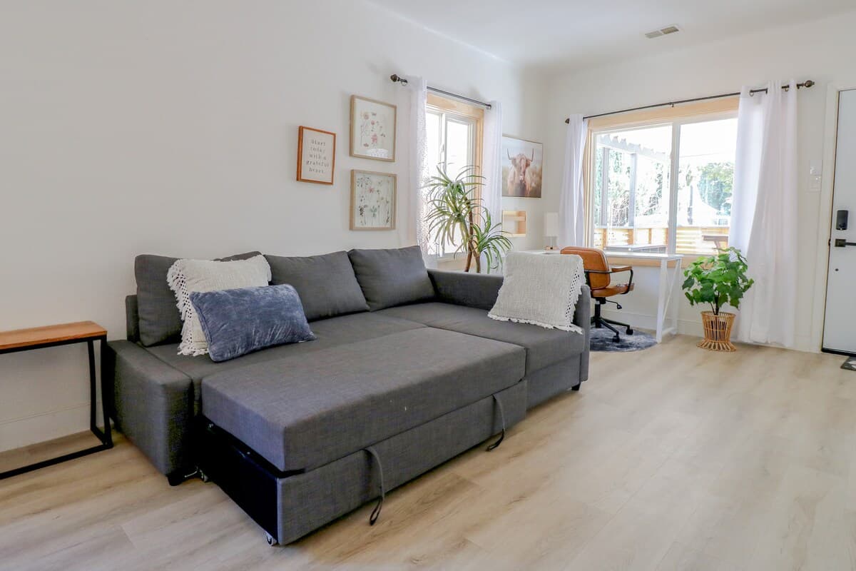 Downtown San Jose Haven with Smart Workspace - Photo 3
