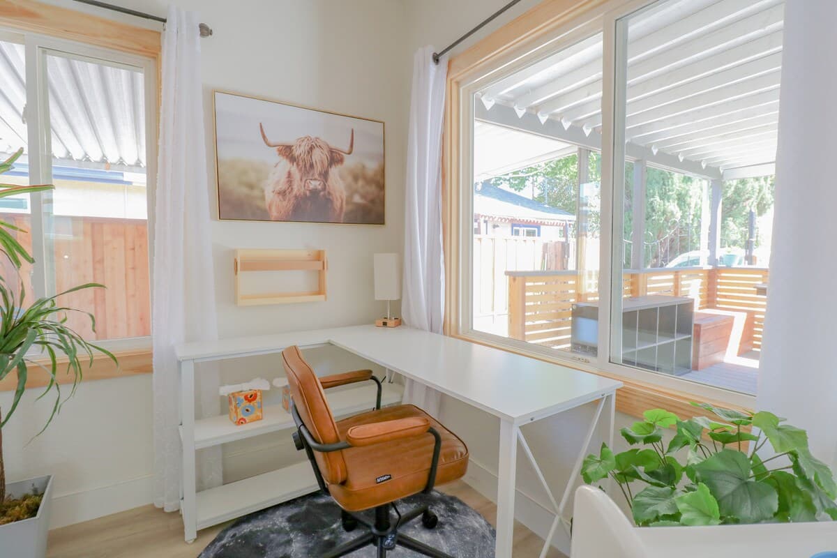 Downtown San Jose Haven with Smart Workspace - Photo 5