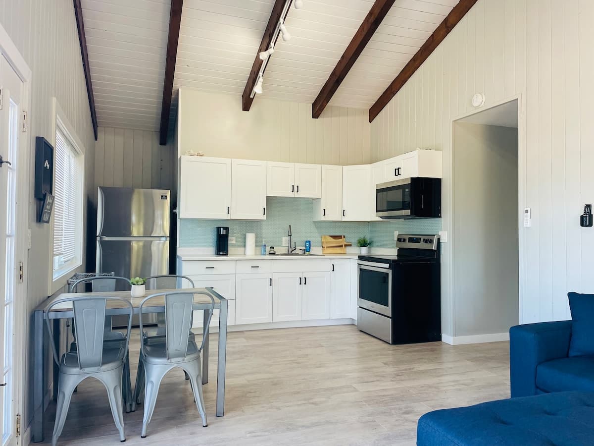 Guesthouse in Waikoloa Village · ★4.98 · 2 bedrooms · 2 beds · 1 shared bath - Photo 1