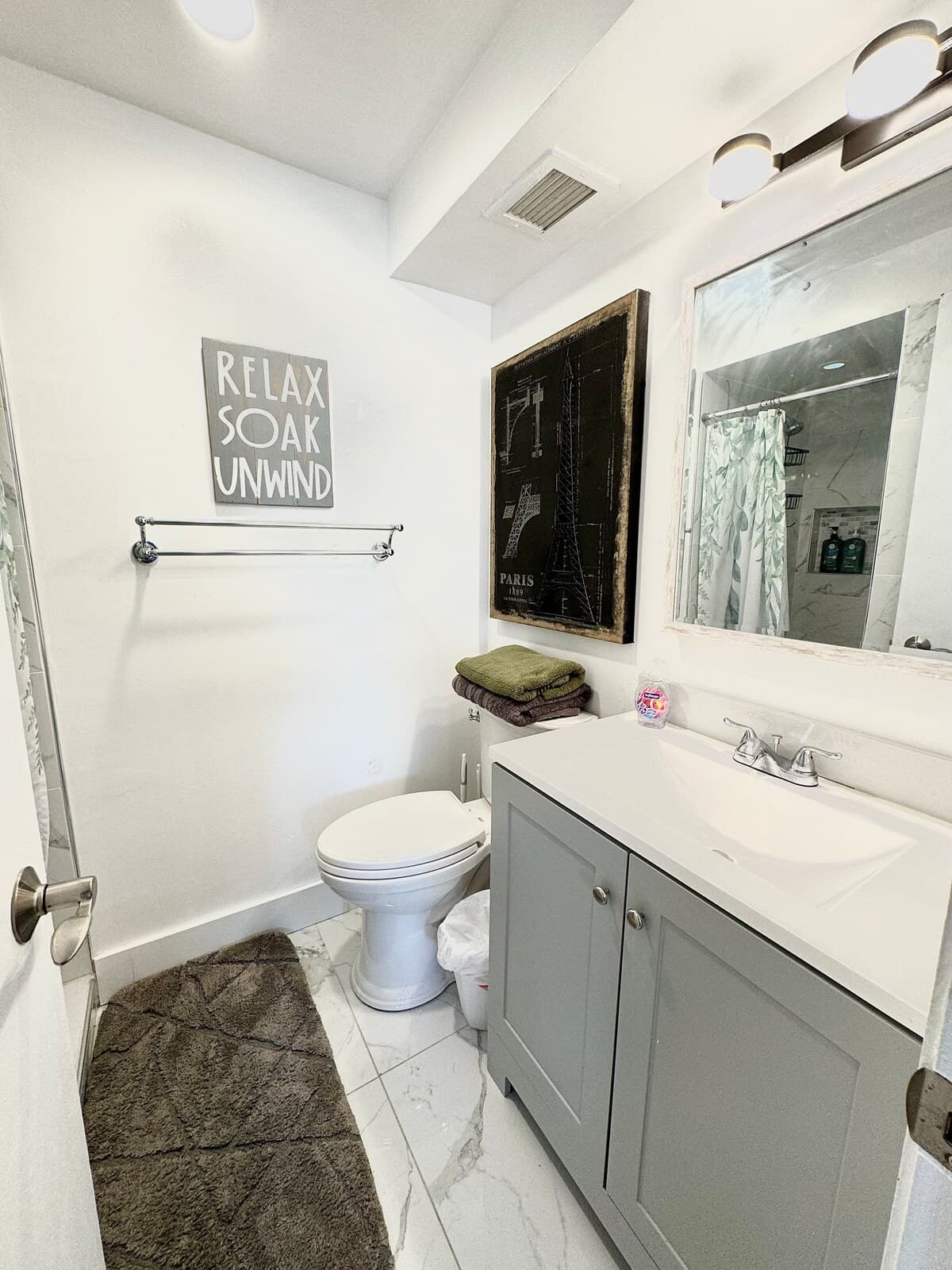 Cozy Studio w/ Private Balcony - Photo 5