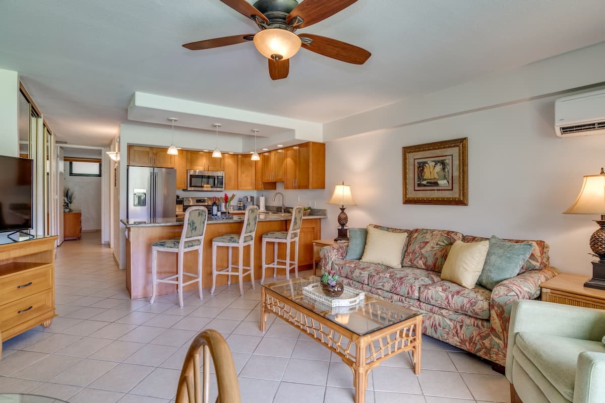 Place to stay in Lahaina · ★5.0 · 1 bedroom · 2 beds · 1 bath - Photo 3