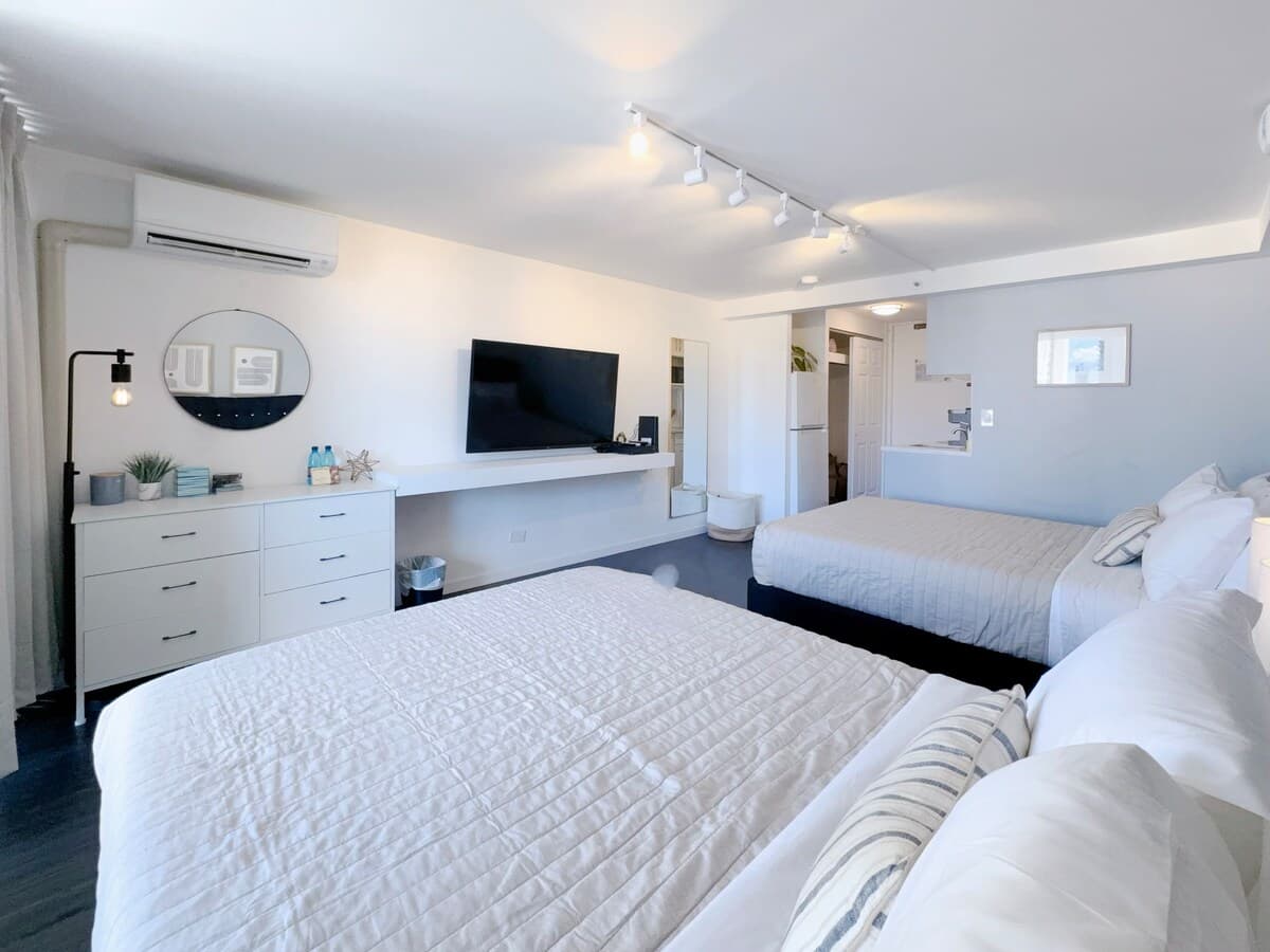 22FL- Renovated Studio Condo in Central Waikiki!~ - Photo 5
