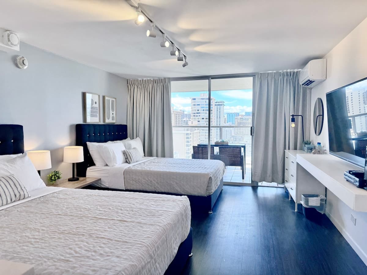 22FL- Renovated Studio Condo in Central Waikiki!~ - Photo 1