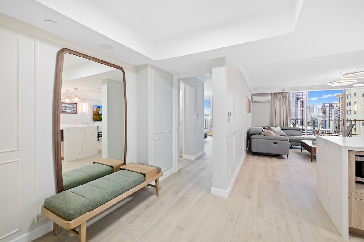 Condo in Honolulu · ★4.98 · 2 bedrooms · 5 beds · 2 private baths - Photo 2