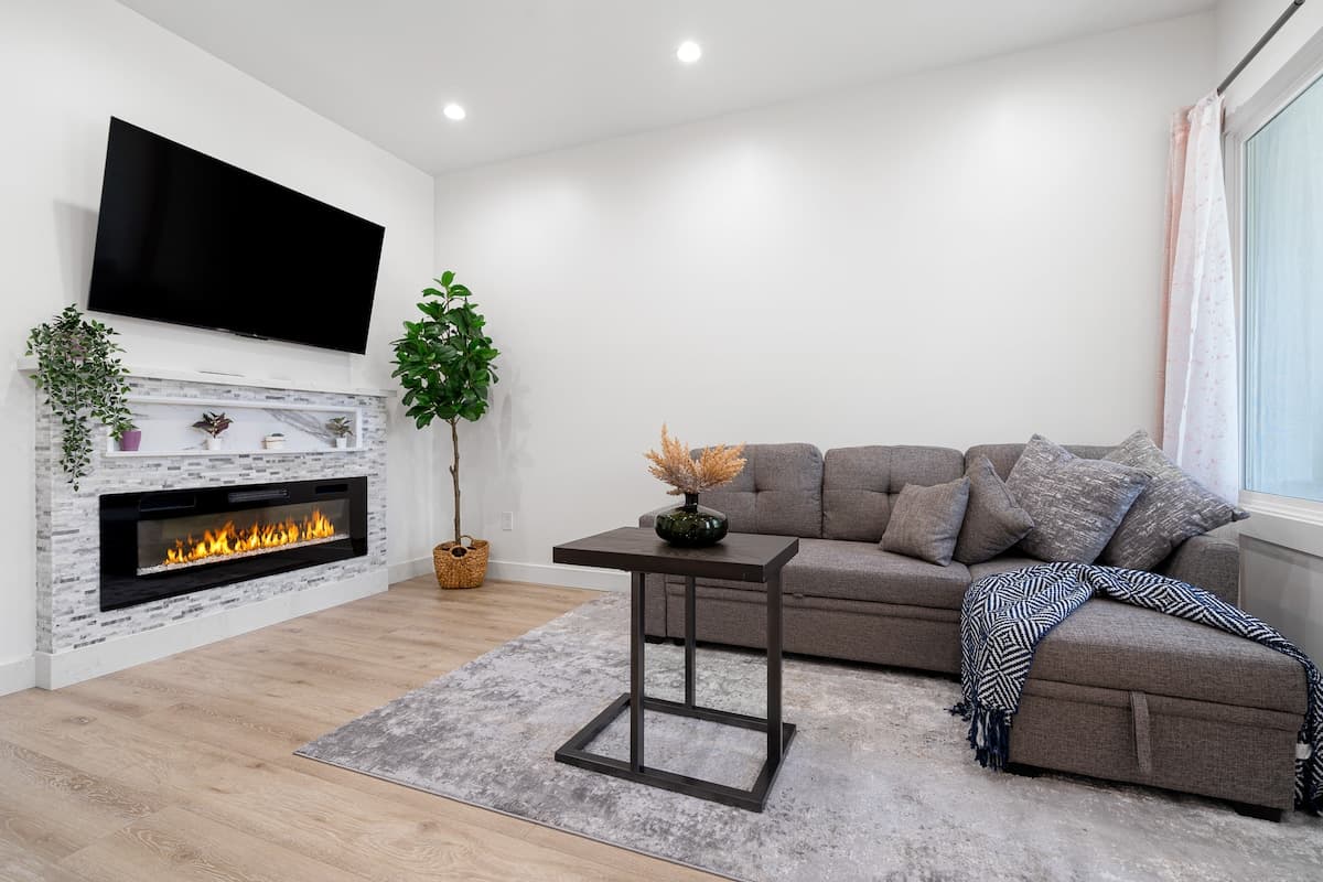 Remodeled 2BR Sanctuary, Free Parking, Pets OK - Photo 2